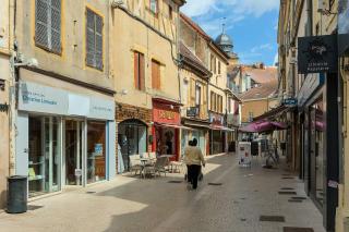 Rue commerçante de Montelune